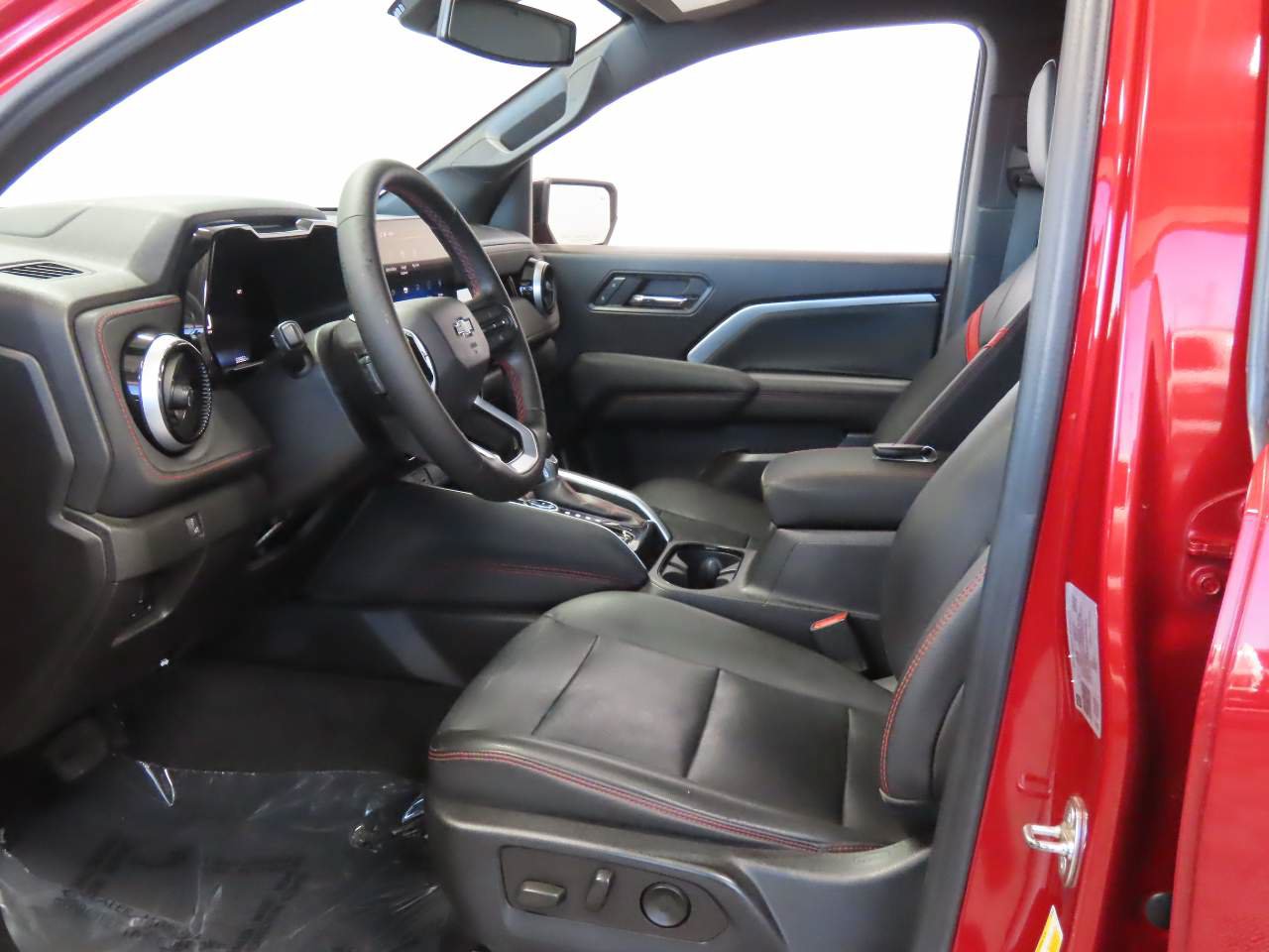 Used 2023 Chevrolet Colorado Z71 w/ Z71 Convenience Package 2 AWD/4WD image 15