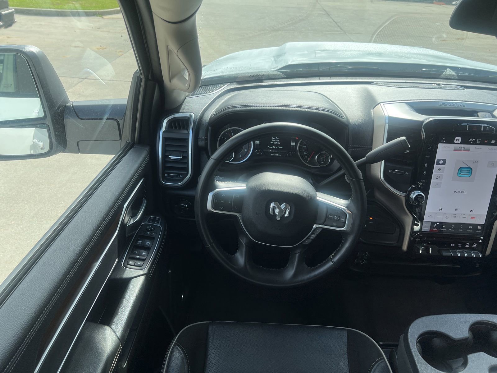 Used 2025 RAM 3500 Laramie AWD/4WD image 11