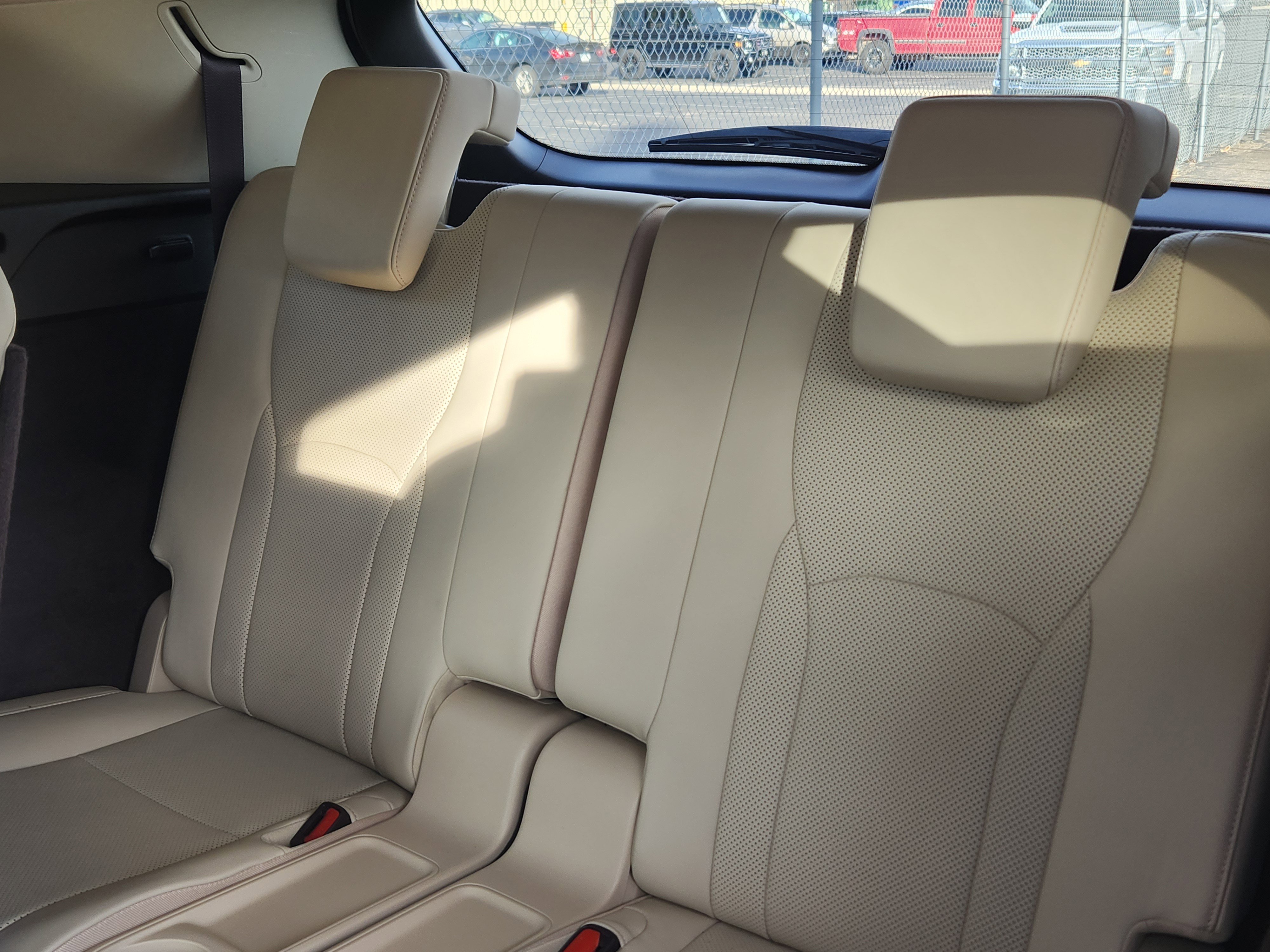 Used 2020 Lexus RX 450hL RX 450hL image 16