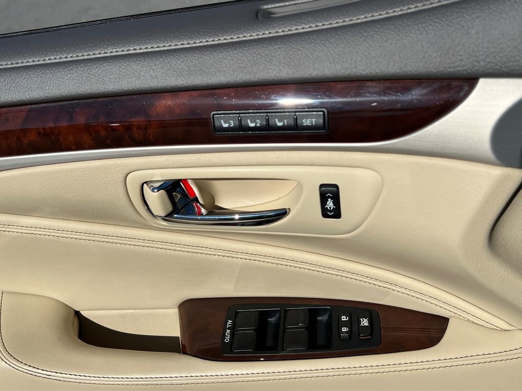 Used 2016 Lexus LS 460 AWD image 13