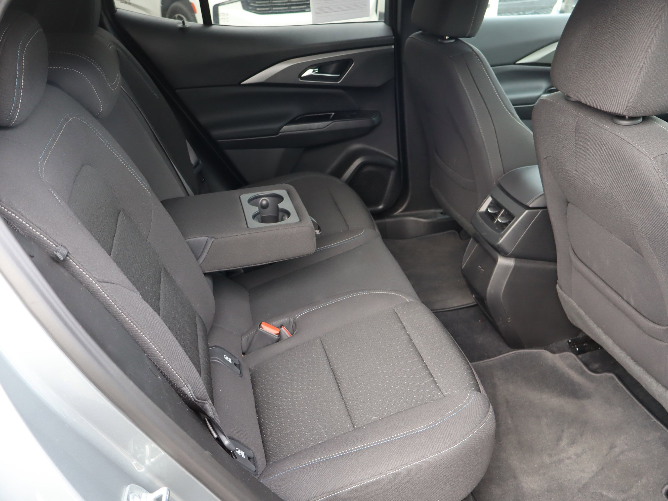 Used 2025 Chevrolet Equinox EV LT image 34