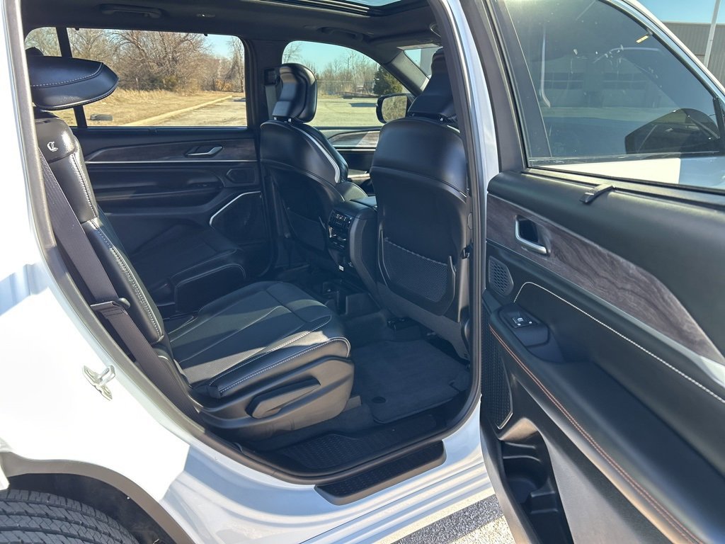 Used 2025 Jeep Grand Cherokee L Overland w/ Luxury Tech Group IV image 20