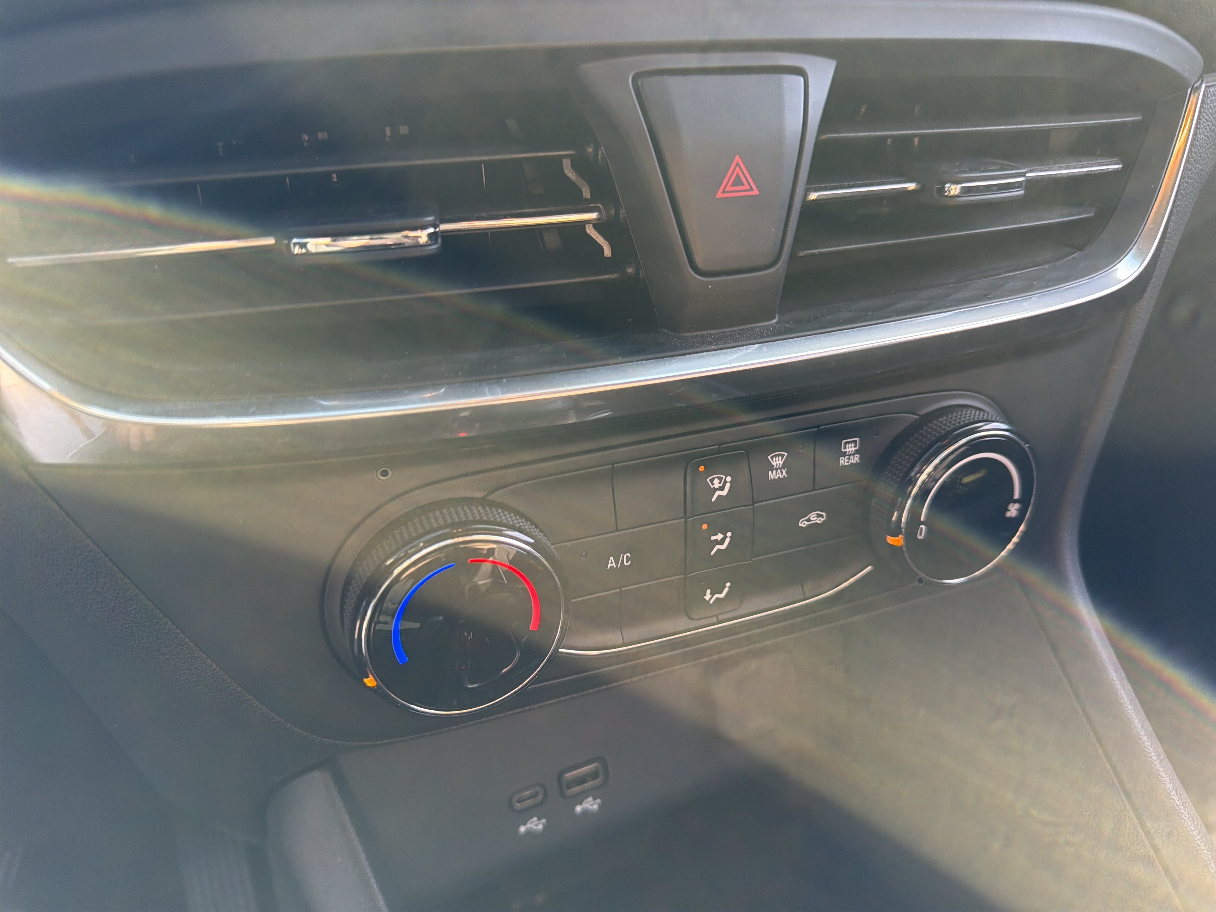 Used 2024 Buick Encore GX Preferred FWD image 19