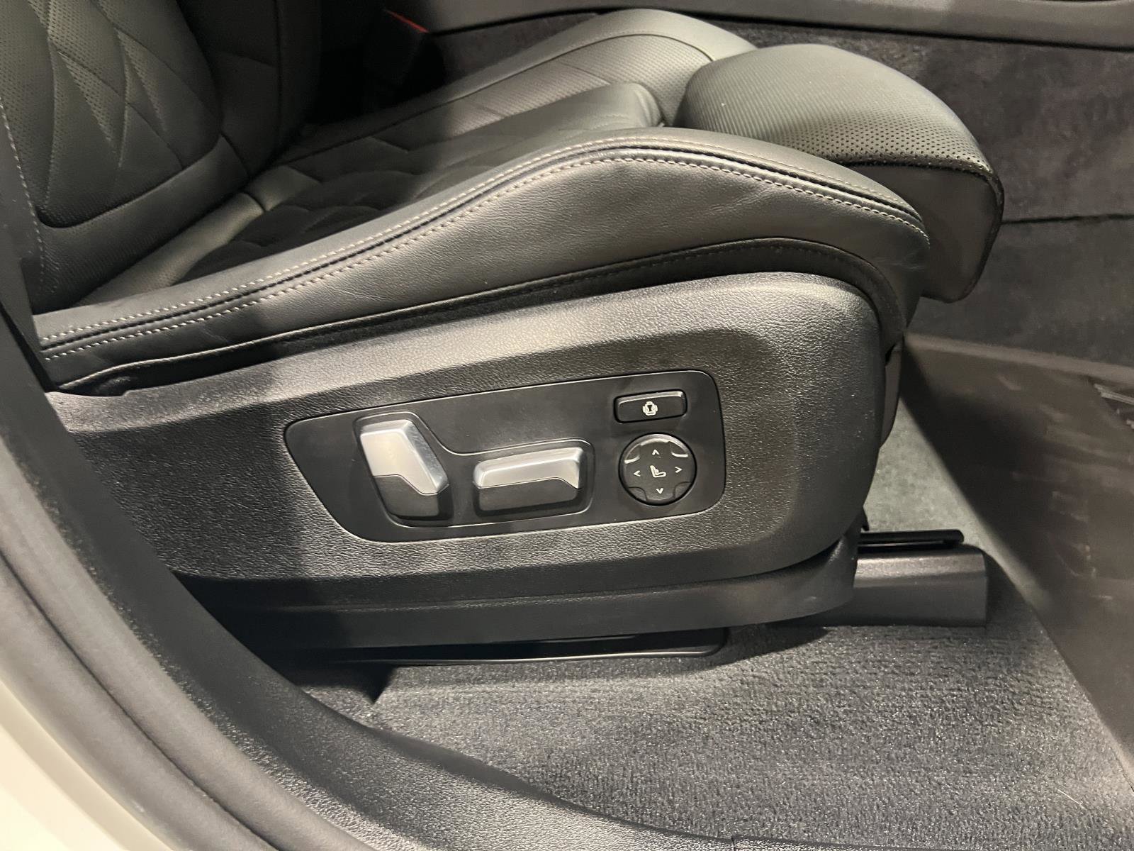 Used 2025 BMW X5 xDrive50e w/ M Sport Package image 43