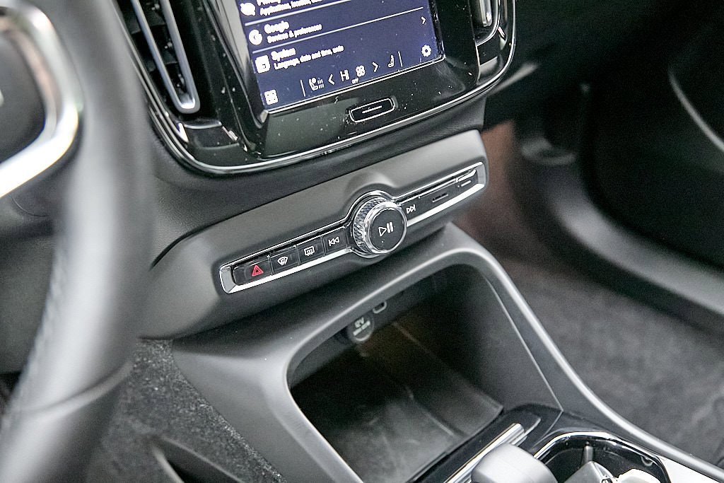 Certified 2023 Volvo C40 Recharge Core w/ Climate Package image 16