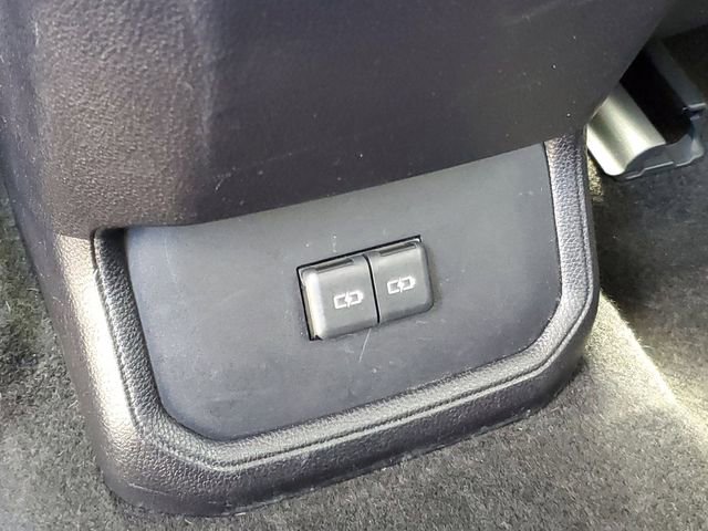 Used 2023 Toyota Highlander LE FWD image 18