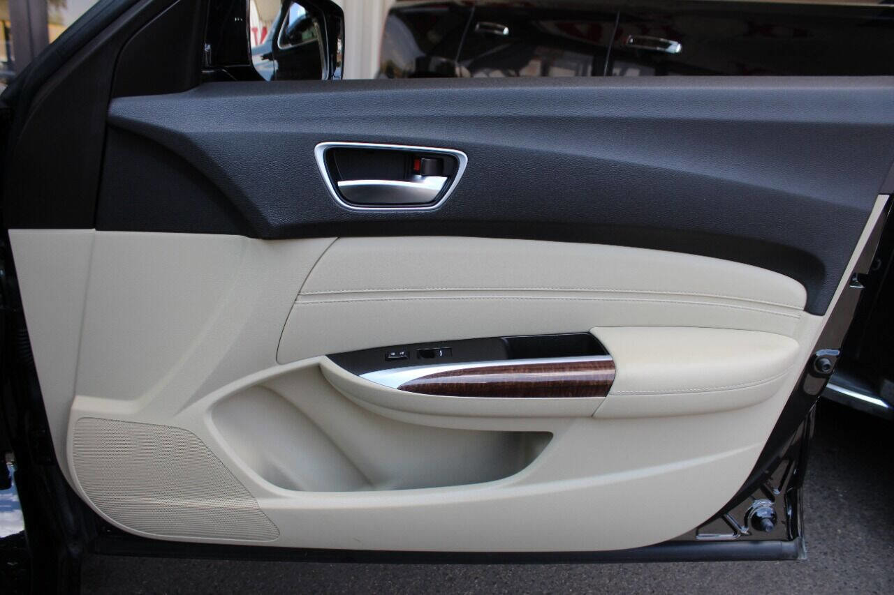 Used 2018 Acura TLX image 9