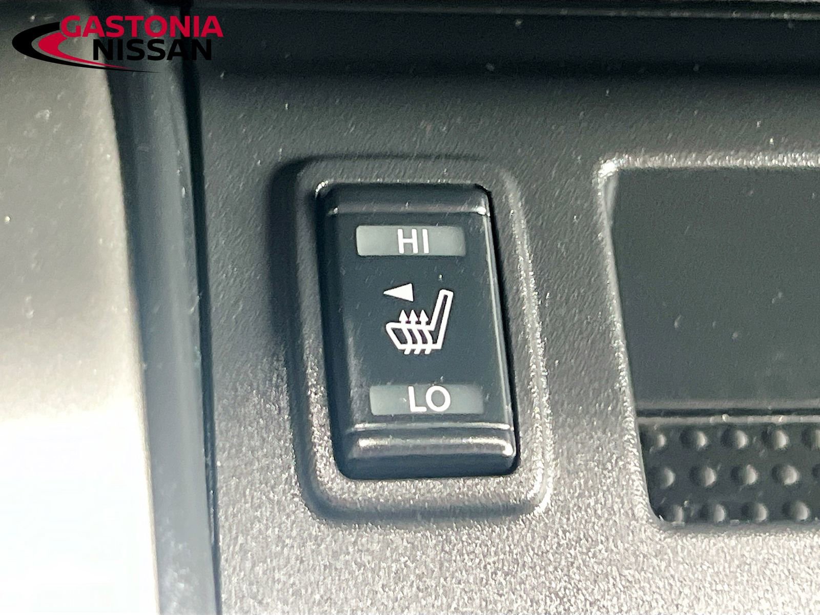 Used 2024 Nissan Titan SV w/ SV Convenience Package image 26