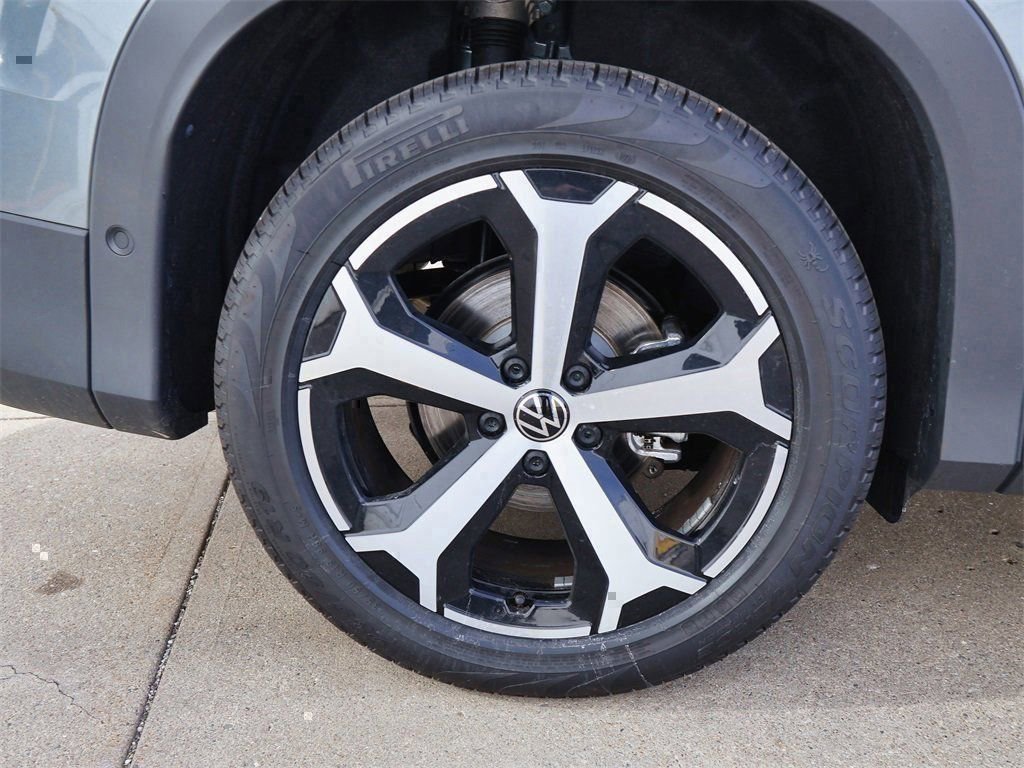 New 2026 Volkswagen Tiguan SE image 9