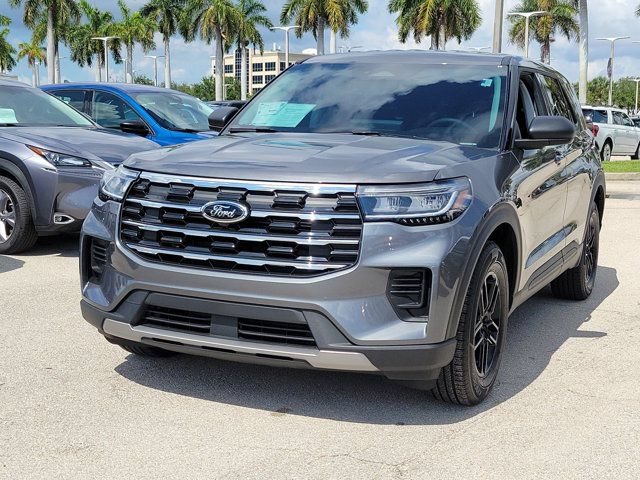 Certified 2026 Ford Explorer Active RWD image 3