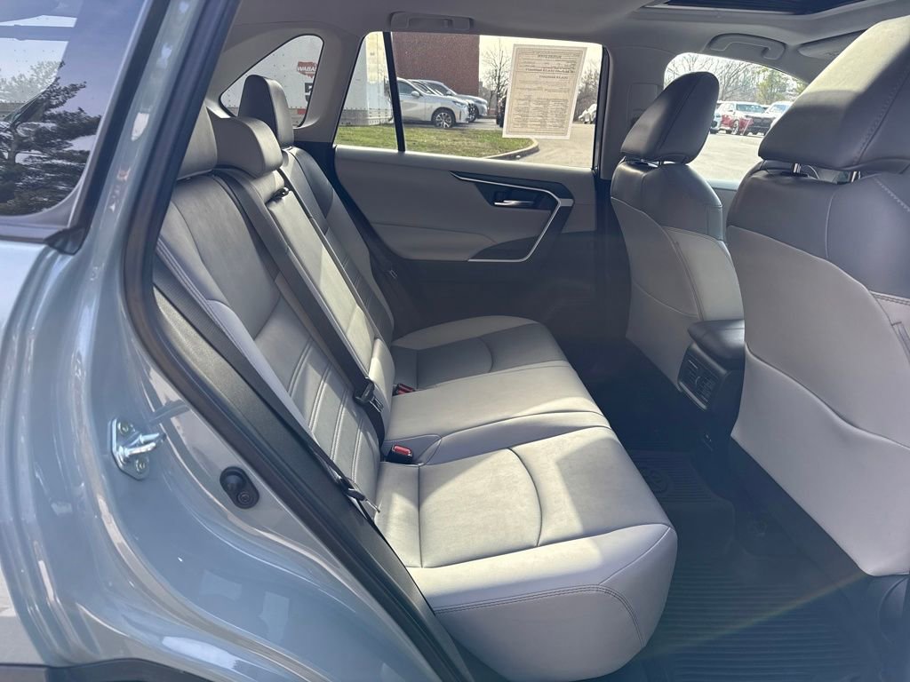 Used 2021 Toyota RAV4 XLE Premium image 26