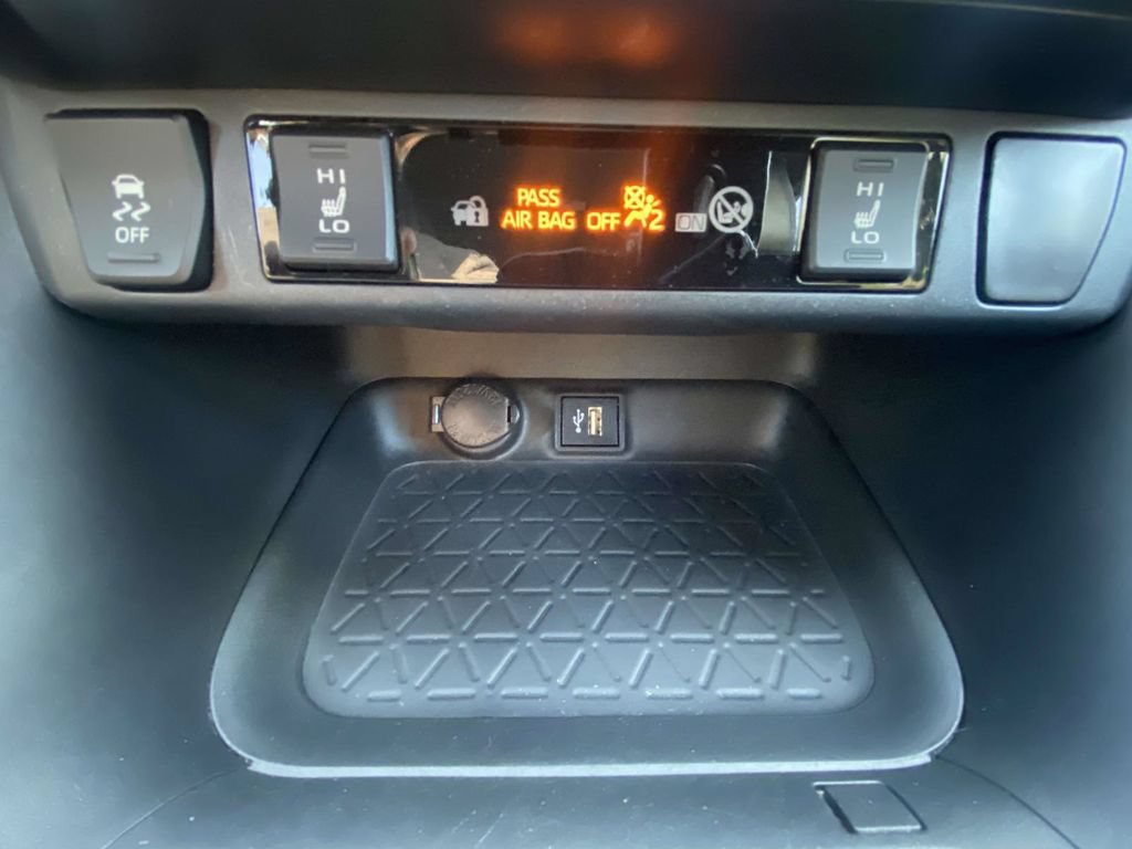 Used 2023 Toyota RAV4 XSE AWD/4WD image 30
