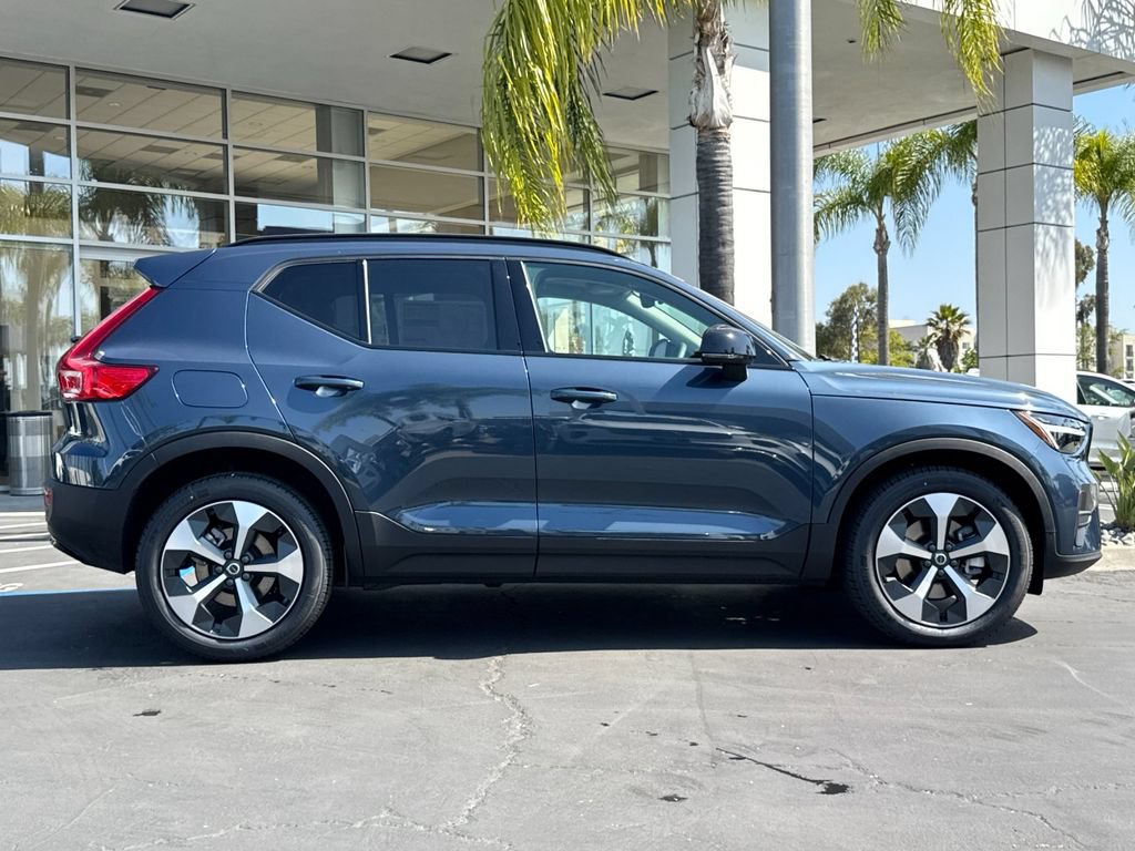 New 2026 Volvo XC40 B5 Core w/ Climate Package AWD/4WD image 6