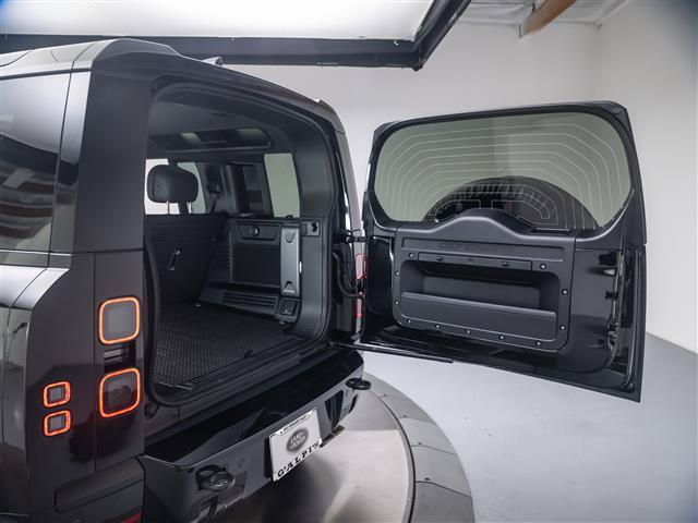 Used 2026 Land Rover Defender 110 V8 AWD/4WD image 36