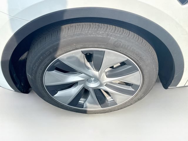 Used 2024 Tesla Model Y Long Range AWD/4WD image 26