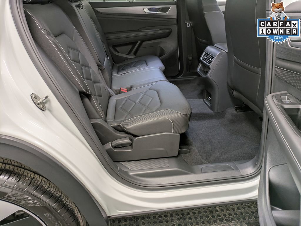 Used 2025 Volkswagen Atlas Cross Sport SE w/ Panoramic Sunroof Package FWD image 27