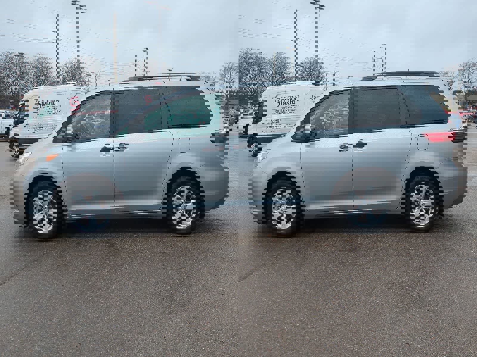 Used 2016 Toyota Sienna L image 5