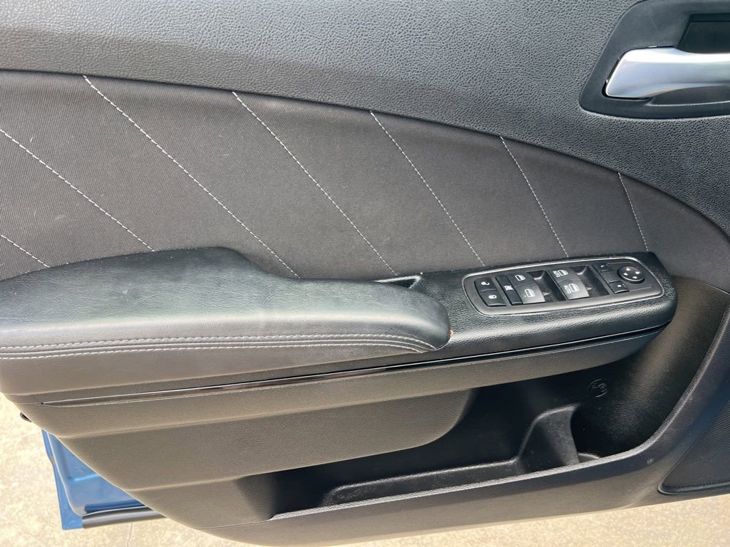 Used 2023 Dodge Charger SXT w/ Blacktop Package image 9