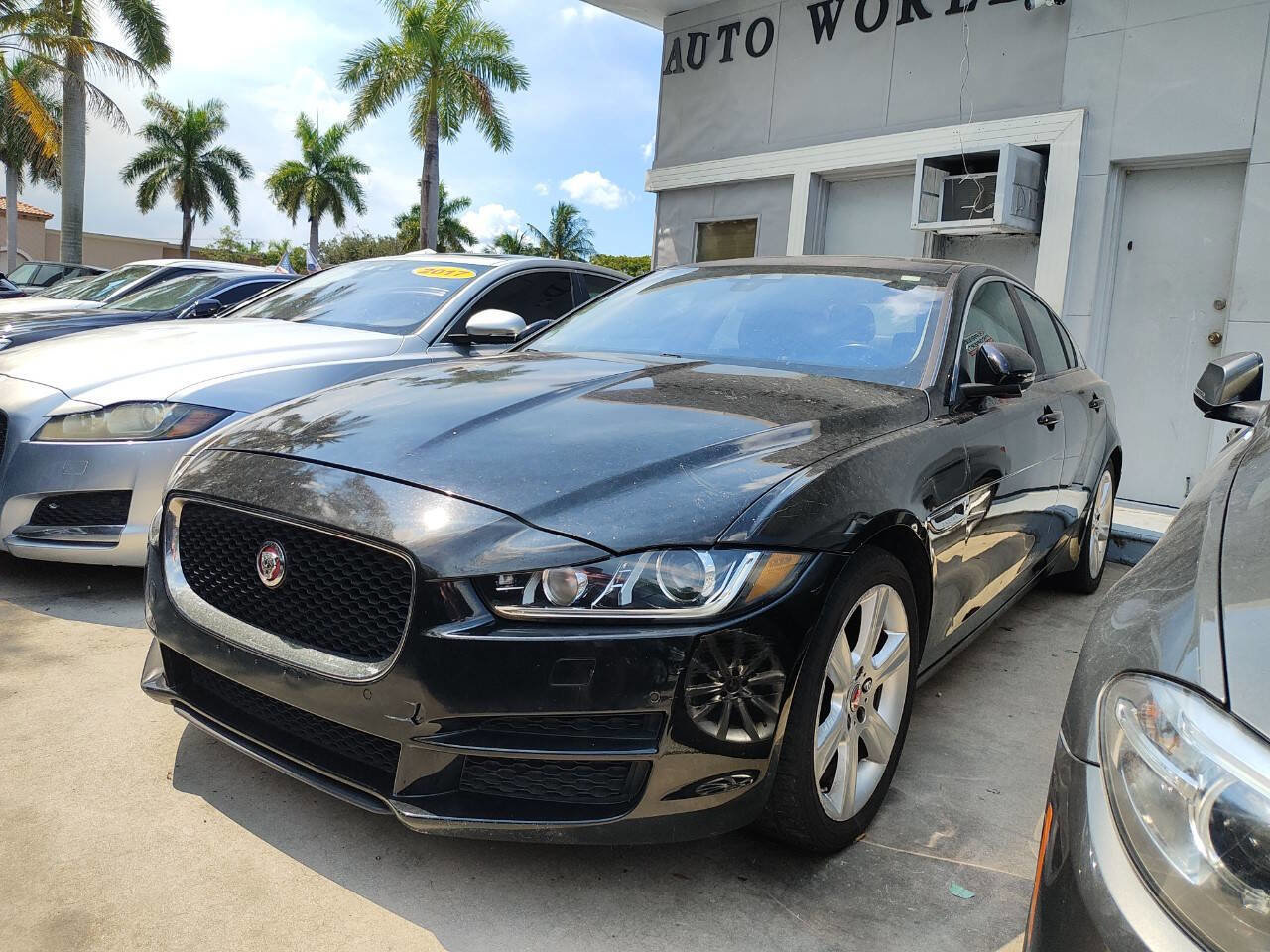 Used 2017 Jaguar XE Premium image 5