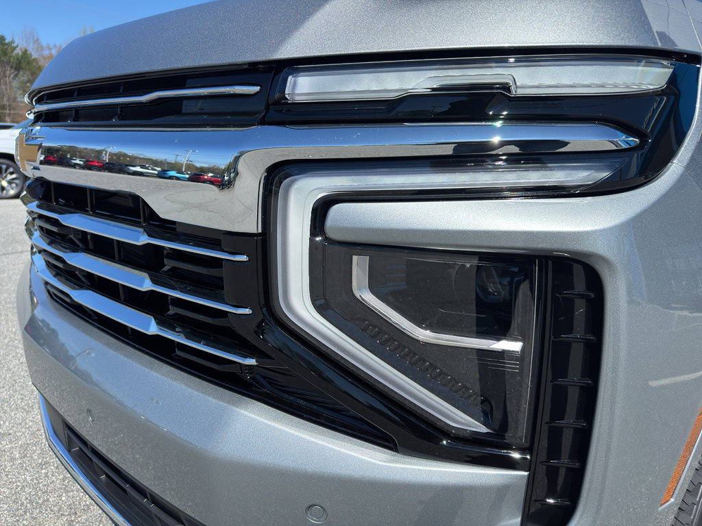 New 2026 Chevrolet Suburban LT w/ Comfort Package AWD/4WD image 9