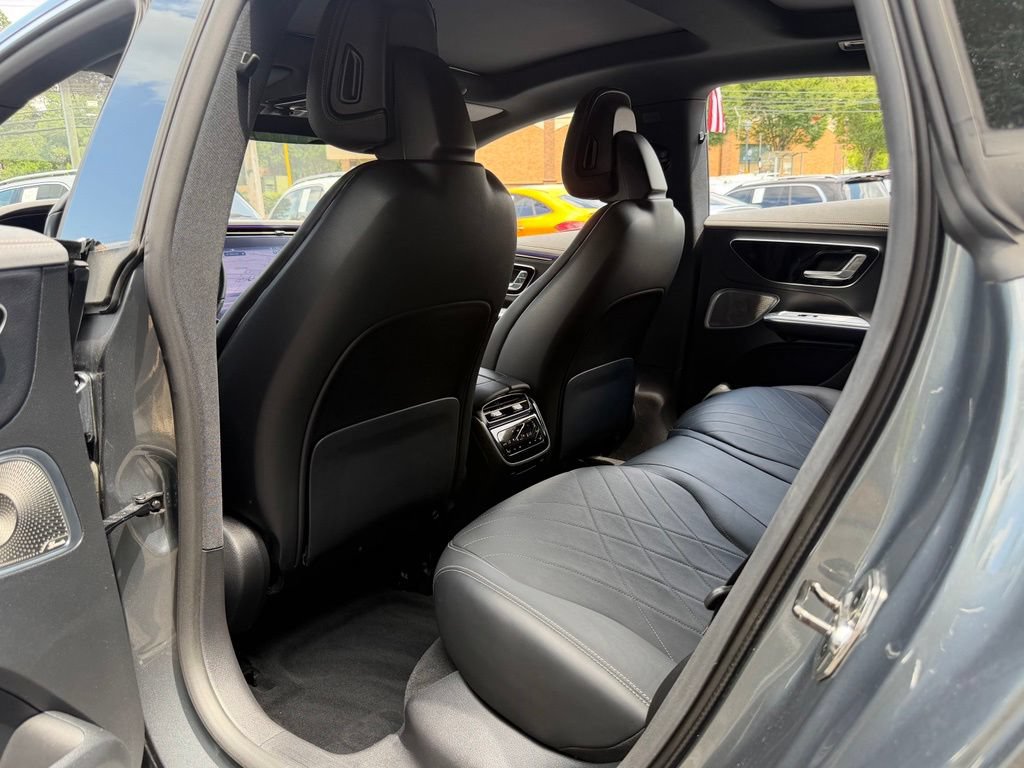 Used 2023 Mercedes-Benz EQE 500 4MATIC Sedan image 28