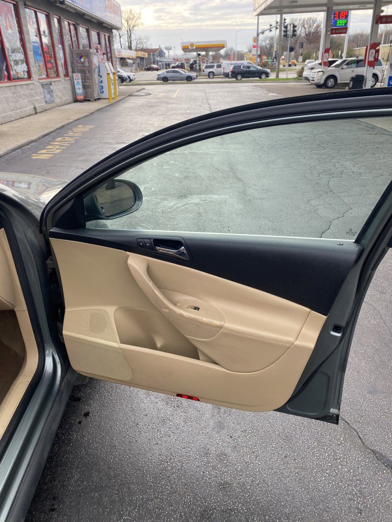 Used 2006 Volkswagen Passat Value Edition image 19