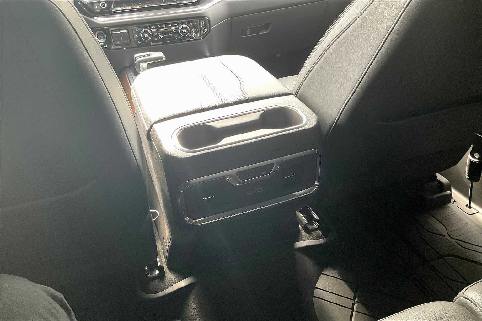 Used 2024 Chevrolet Silverado 1500 High Country w/ High Country Premium Package image 35