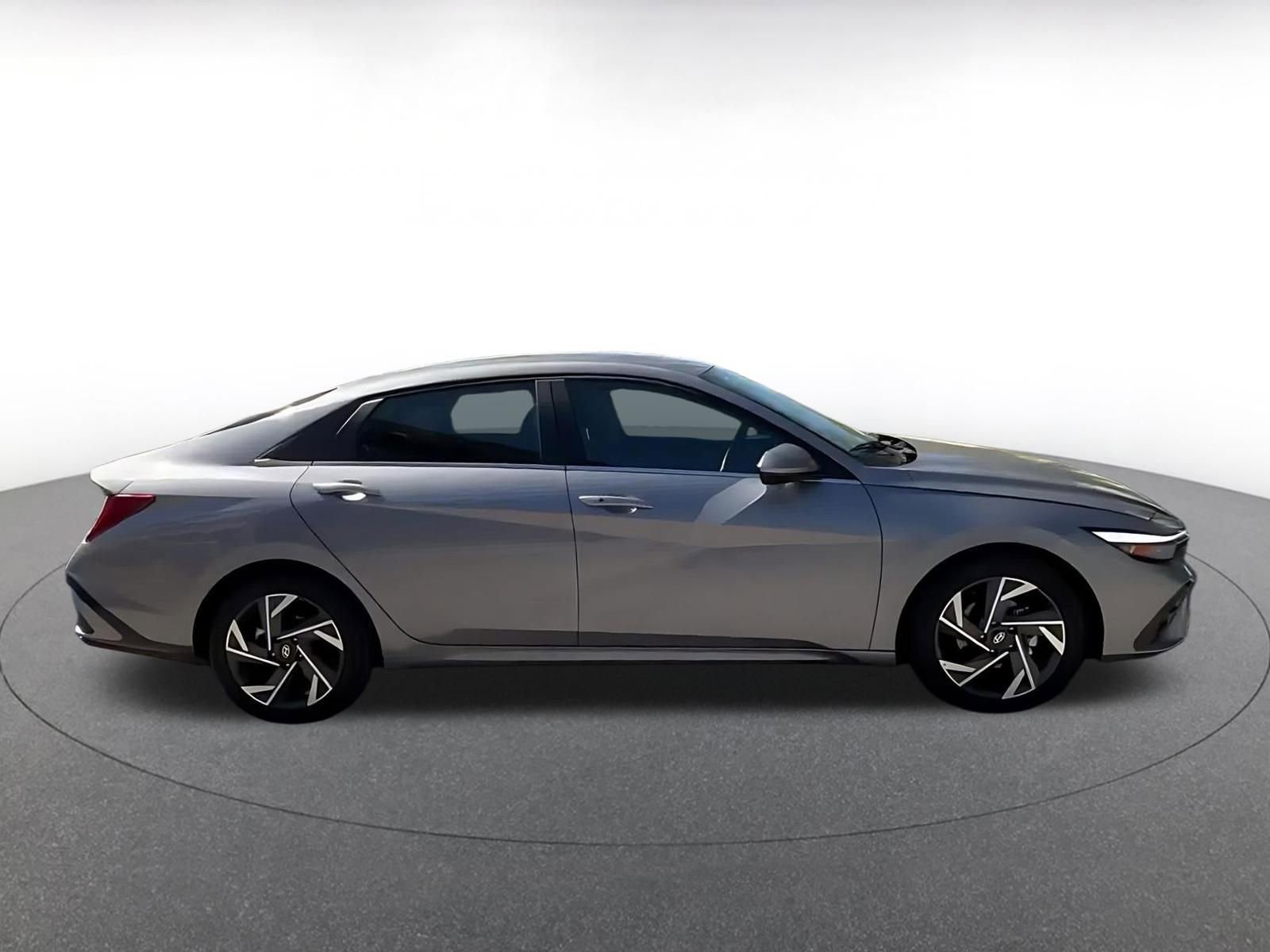 Used 2025 Hyundai Elantra SEL image 15