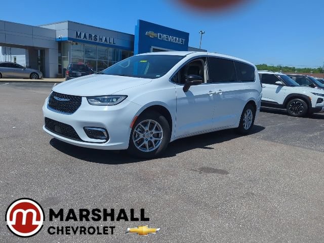 Used 2024 Chrysler Pacifica Touring-L FWD video 1