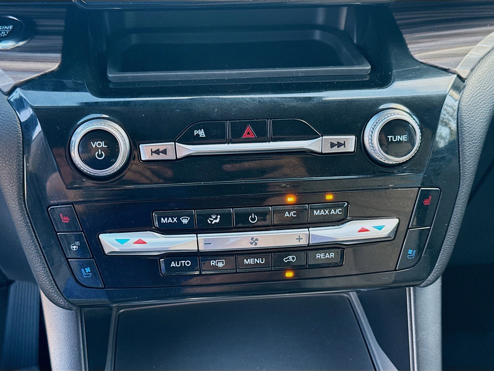 Used 2024 Ford Explorer Limited image 12