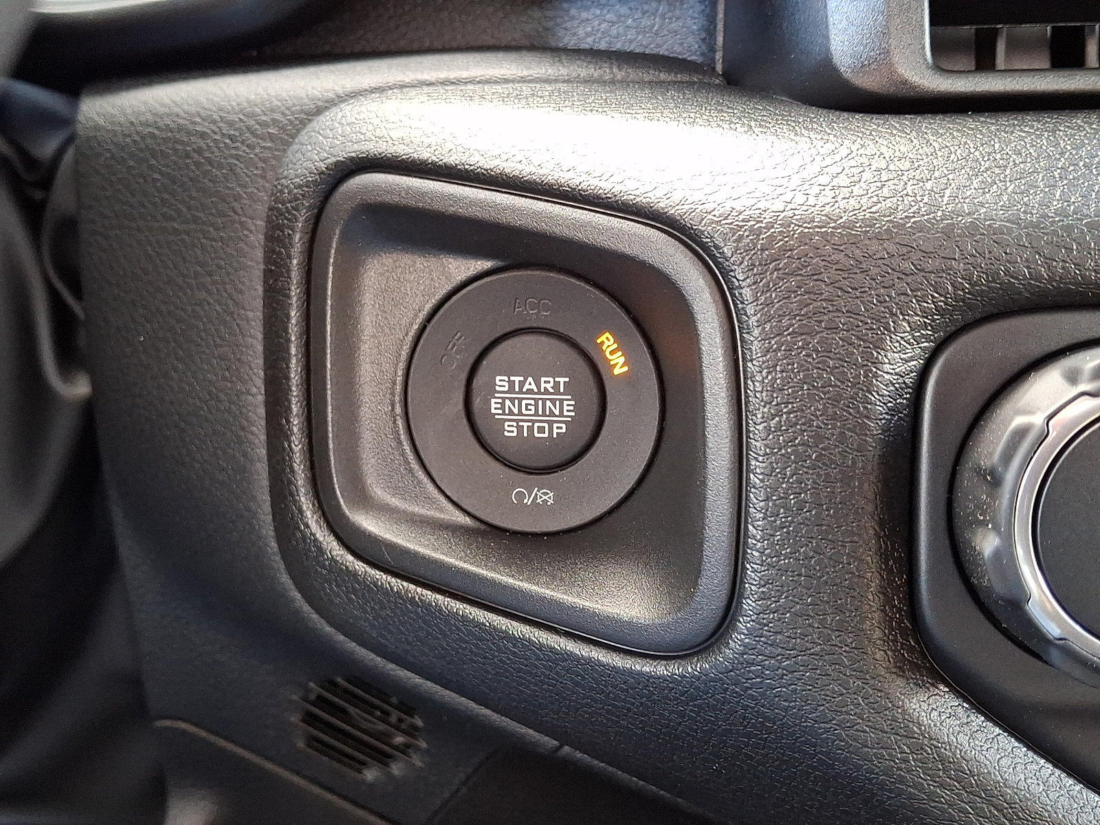 New 2026 Jeep Gladiator Sport AWD/4WD image 12