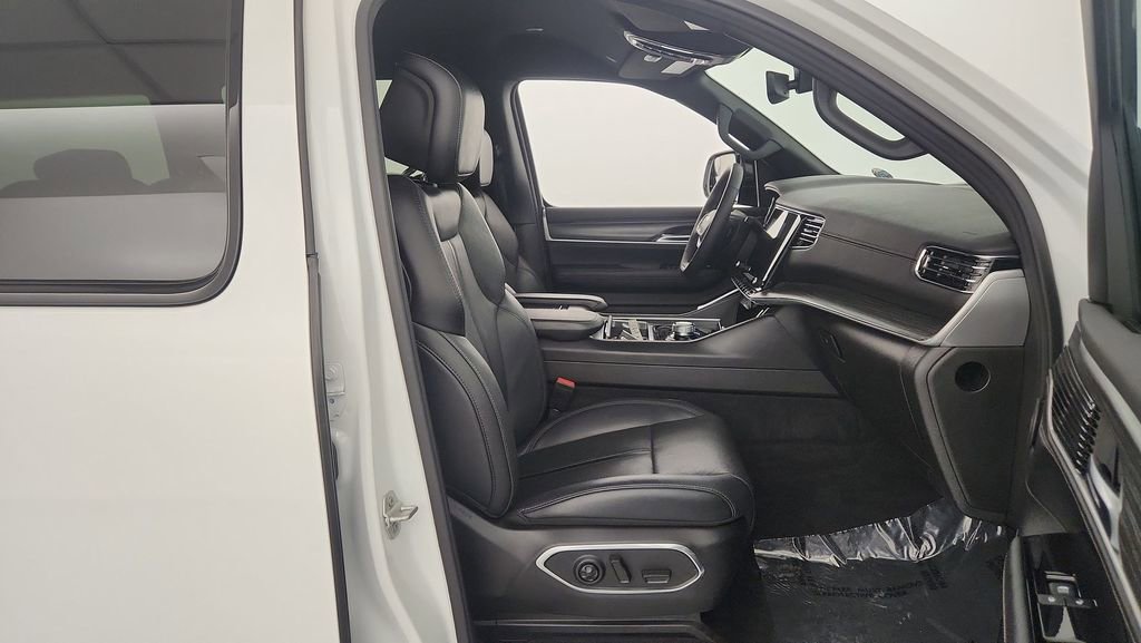 Used 2024 Jeep Wagoneer L Series II w/ Flexible Seating Group image 37