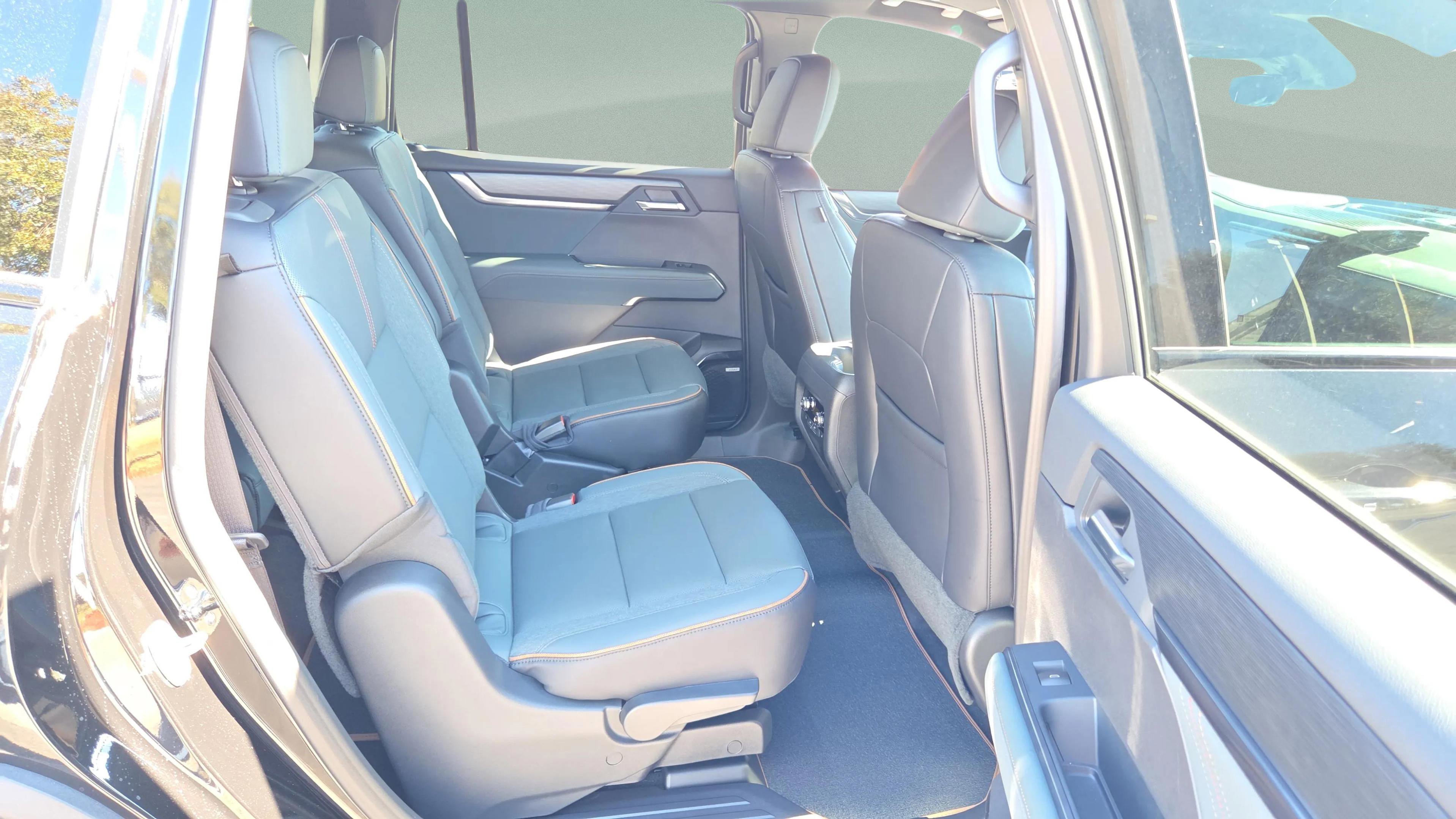 New 2026 GMC Acadia AT4 w/ Luxury Package AWD/4WD image 17