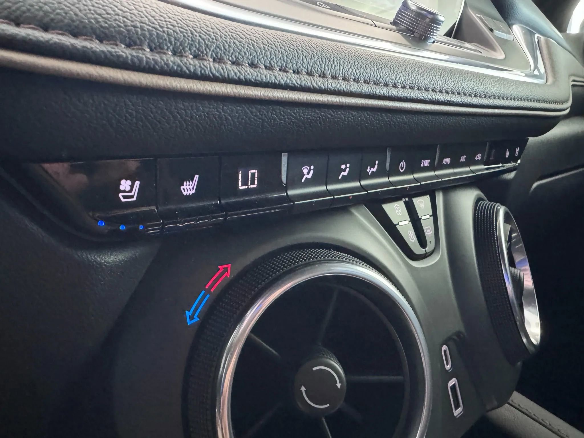 Used 2021 Chevrolet Blazer Premier w/ LPO, Black Accent Package AWD/4WD image 36