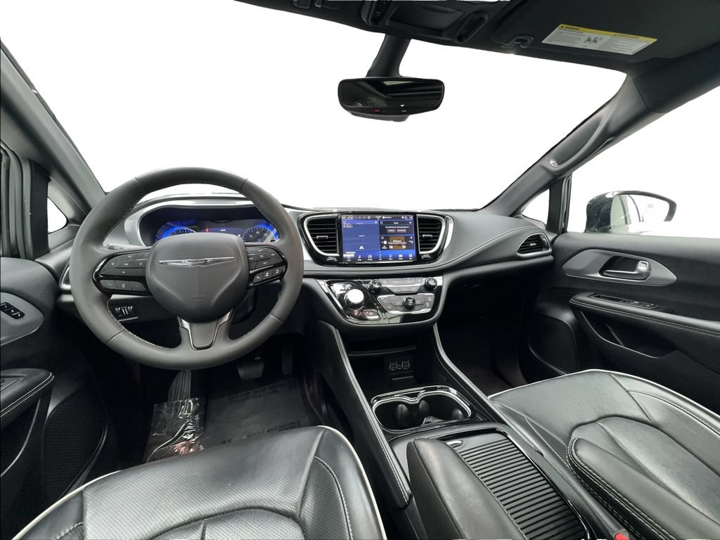 Used 2025 Chrysler Pacifica Limited FWD image 33