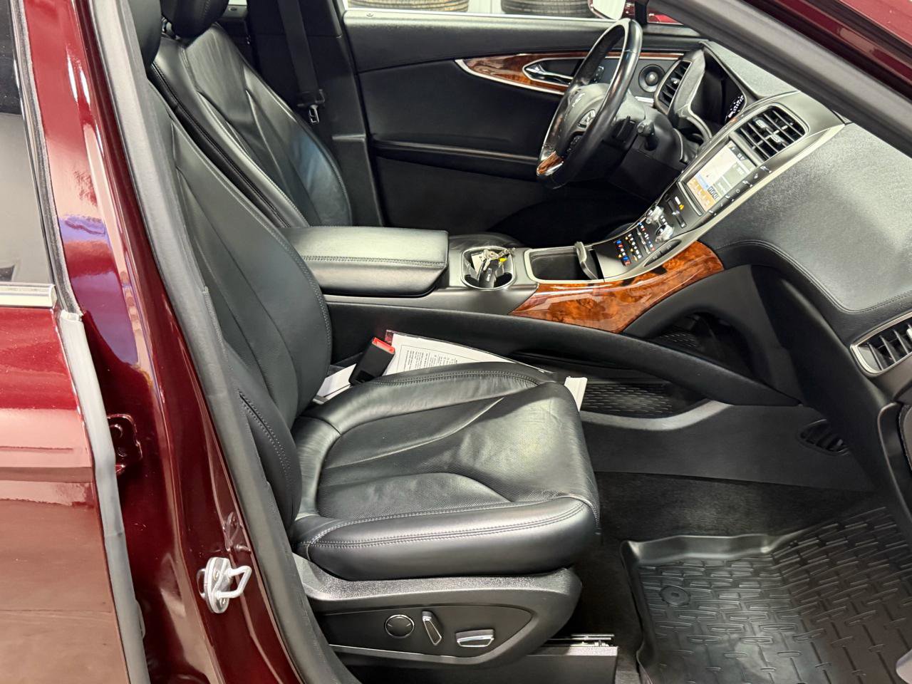 Used 2018 Lincoln MKX Reserve w/ Driver Assistance Package AWD/4WD image 22