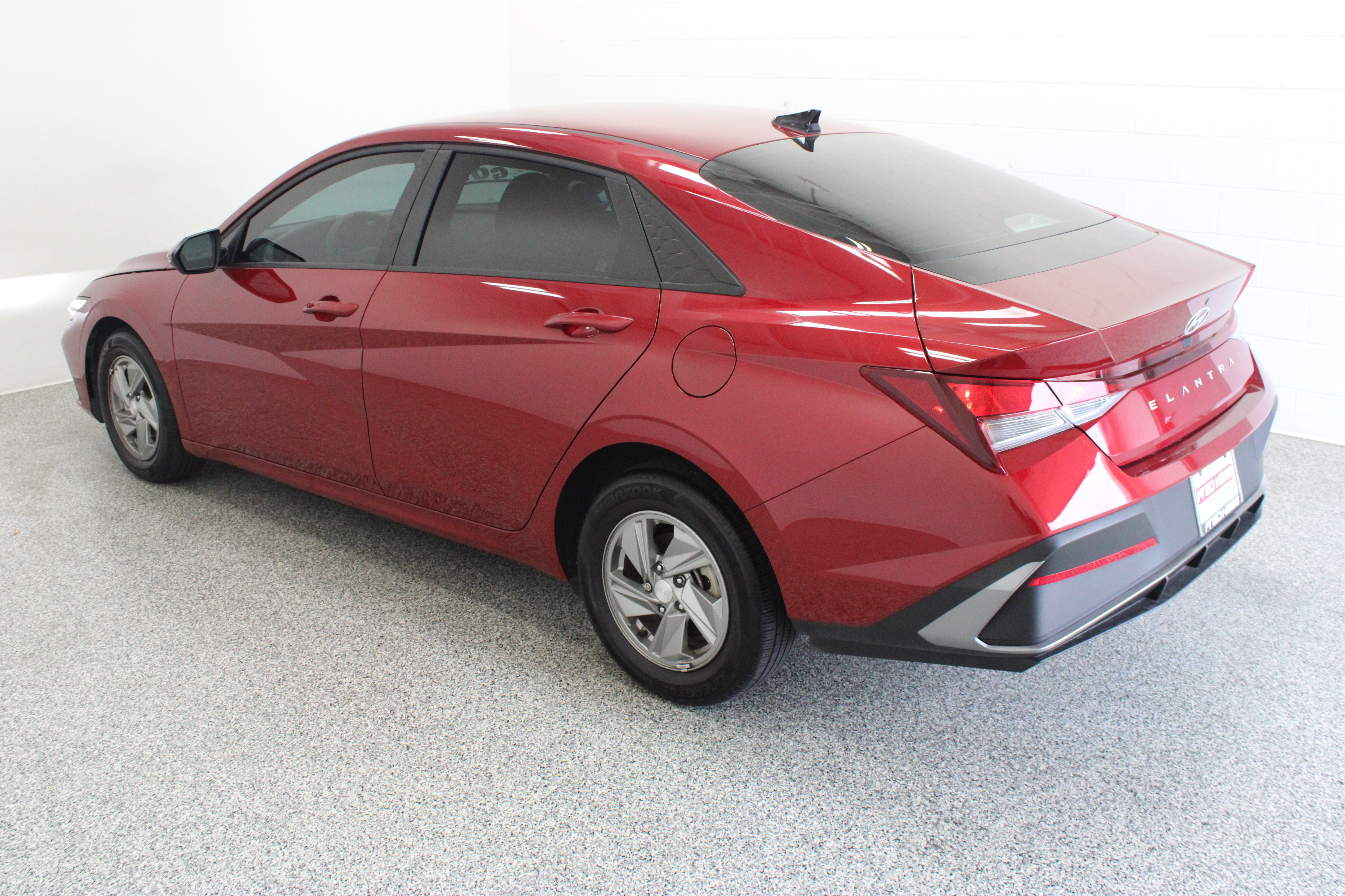 Used 2025 Hyundai Elantra SE FWD image 9