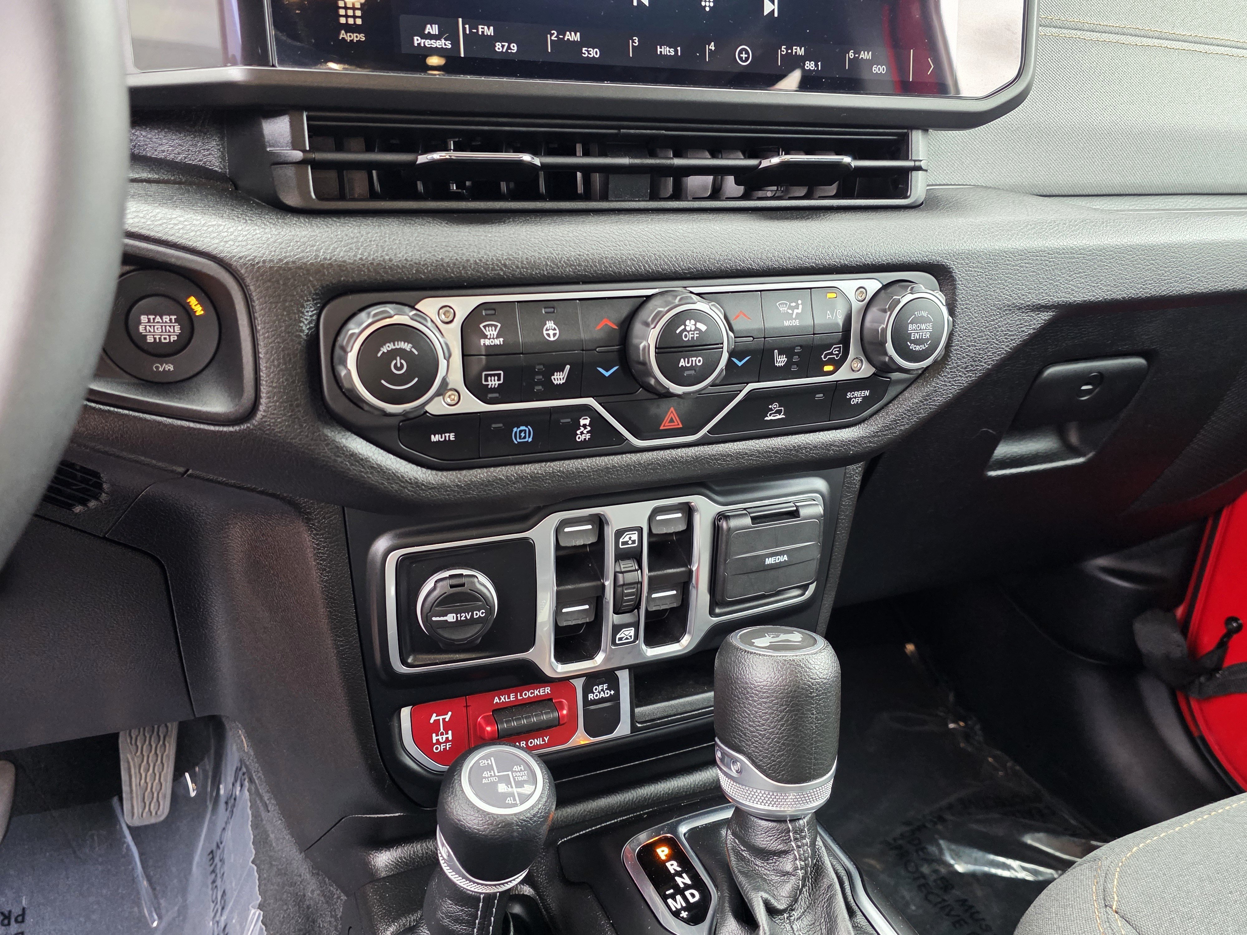 Certified 2024 Jeep Wrangler Unlimited AWD/4WD image 15
