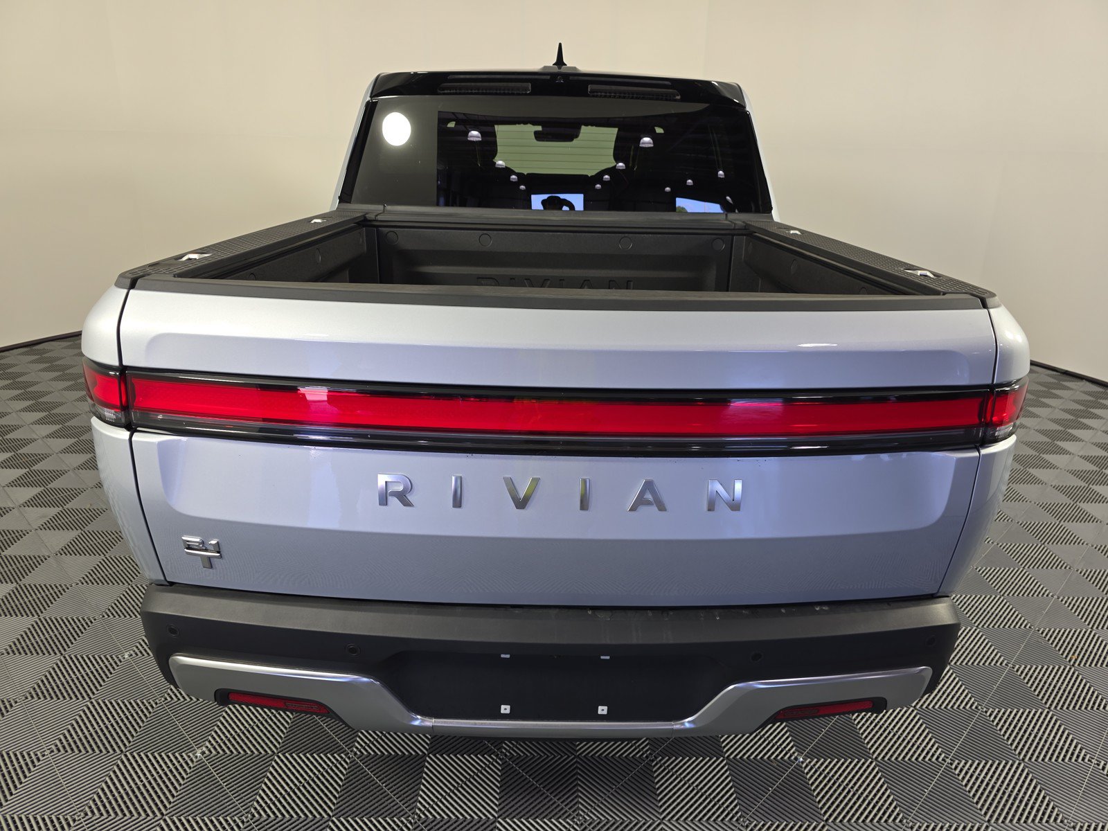 Used 2024 Rivian R1T Adventure AWD/4WD image 4