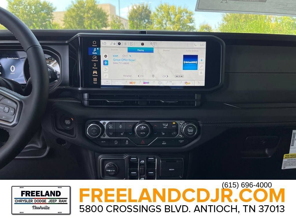 New 2025 Jeep Gladiator Mojave w/ Convenience Group AWD/4WD image 28