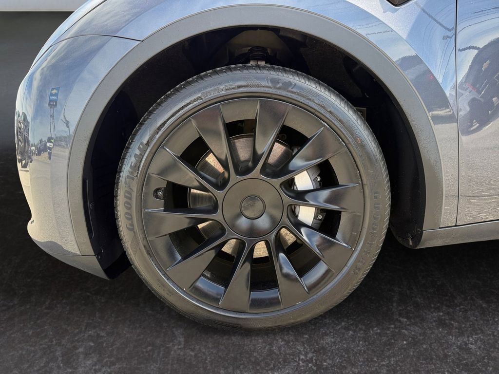 Used 2023 Tesla Model Y Long Range image 9