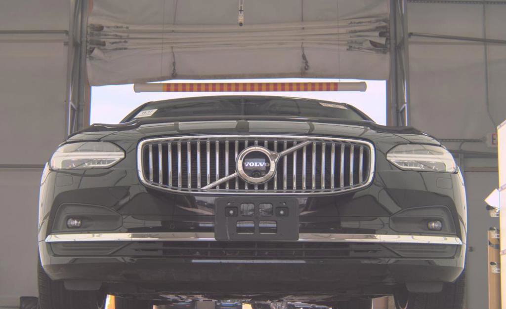 Used 2023 Volvo S90 B6 Ultimate w/ Protection Package image 12