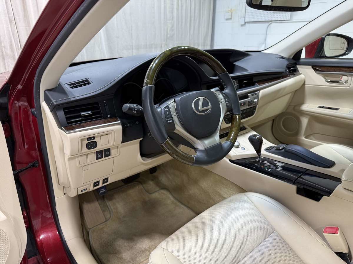 Used 2015 Lexus ES 350 w/ Luxury Package image 10