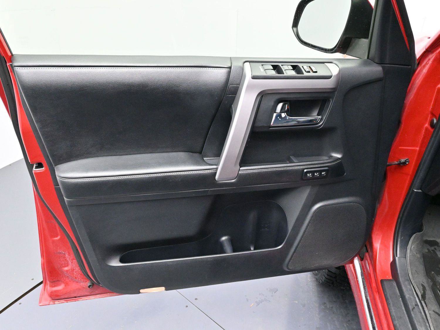 Used 2014 Toyota 4Runner Limited image 9