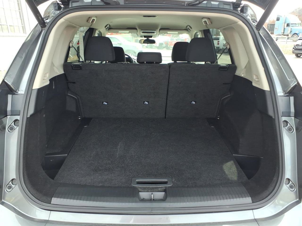 Used 2024 Nissan Rogue SV image 11