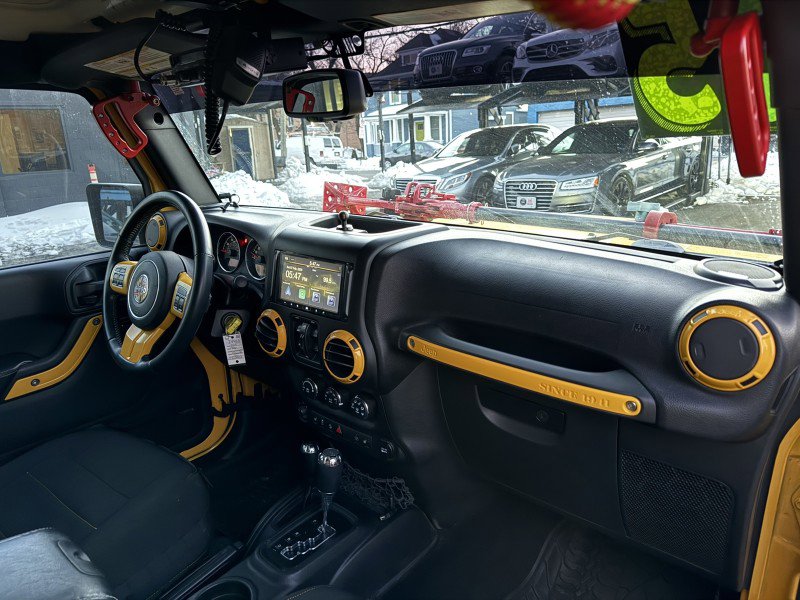 Used 2015 Jeep Wrangler Unlimited Rubicon image 33