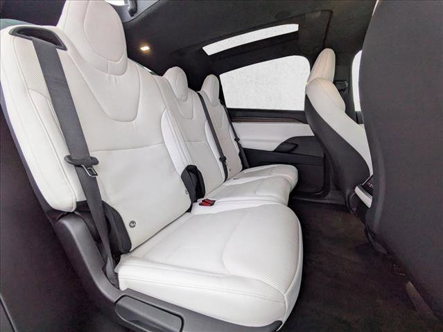 Used 2022 Tesla Model X image 17