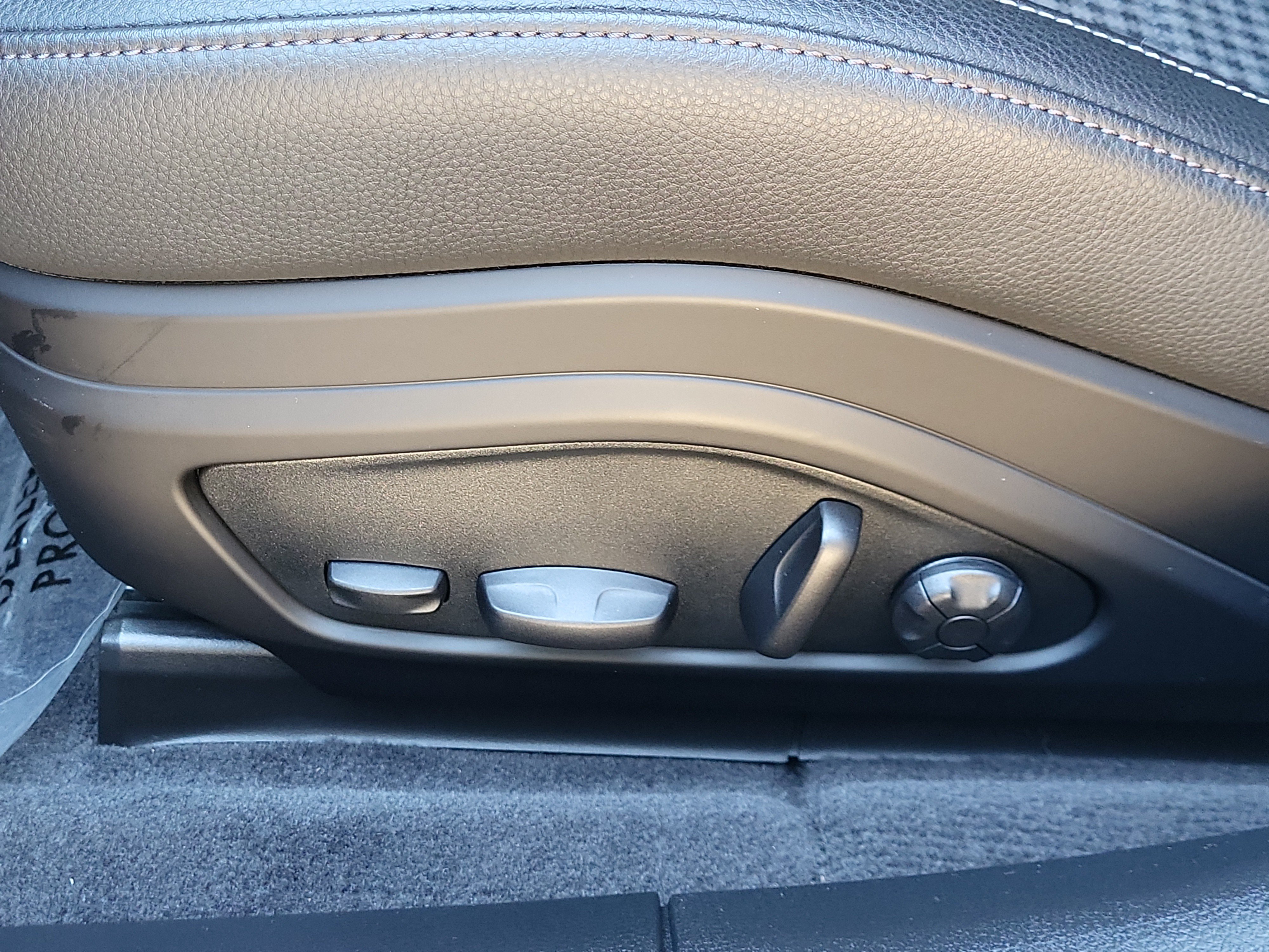 Certified 2025 Porsche Panamera 4 AWD/4WD image 20