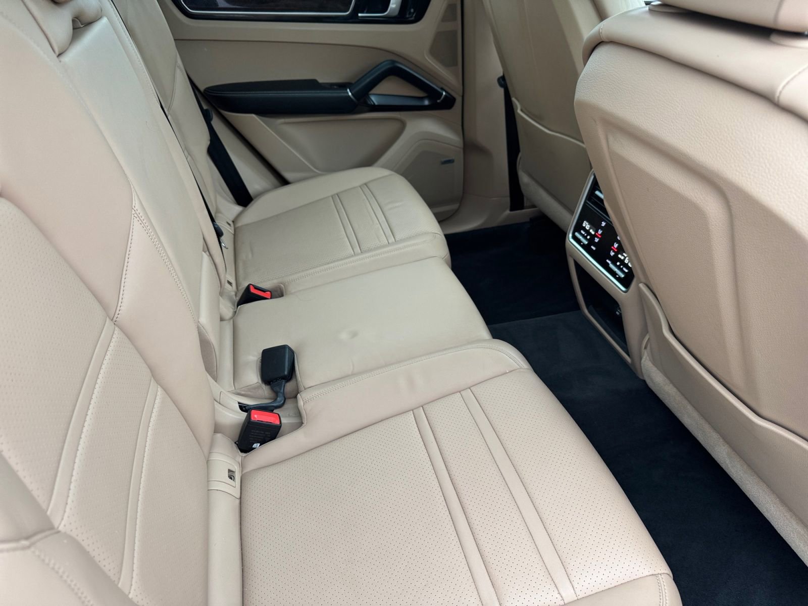 Used 2019 Porsche Cayenne AWD/4WD image 14