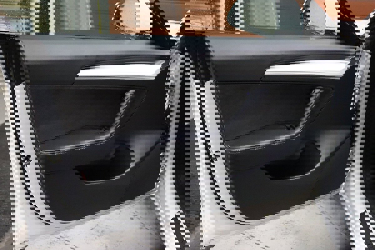 Used 2023 Tesla Model 3 Standard Range image 39
